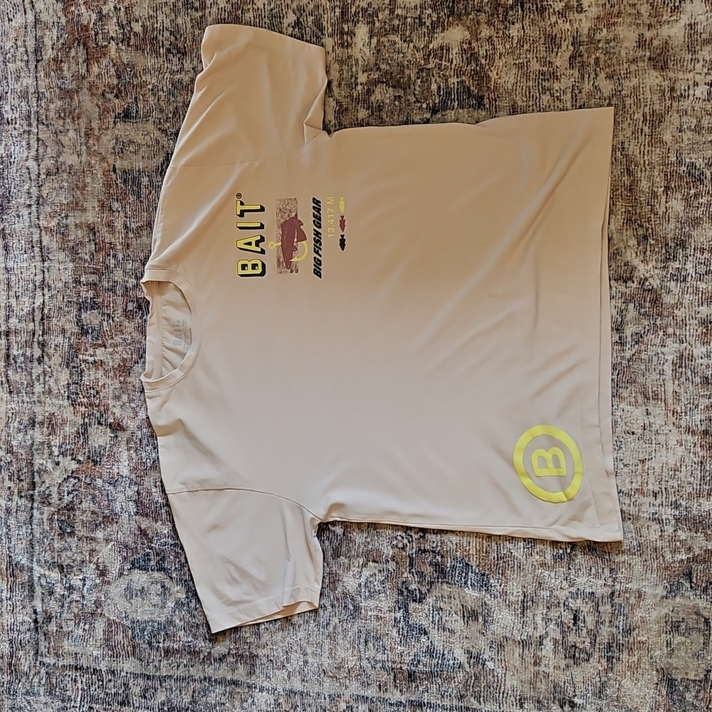 Bait Graphic T-Shirt in Creme Size L
